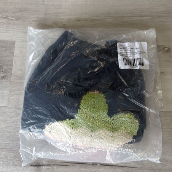 Urban Outfitters Renewal Remade Crochet Star Patch CrewNeck Black/Green M/L Nwt‎ - Picture 4 of 7